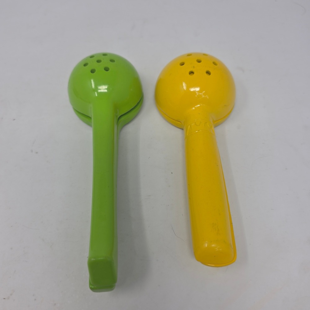 Set of 2 Manual Citrus Juicers Metal Lemon Lime Squeezer Yellow Green Handheld